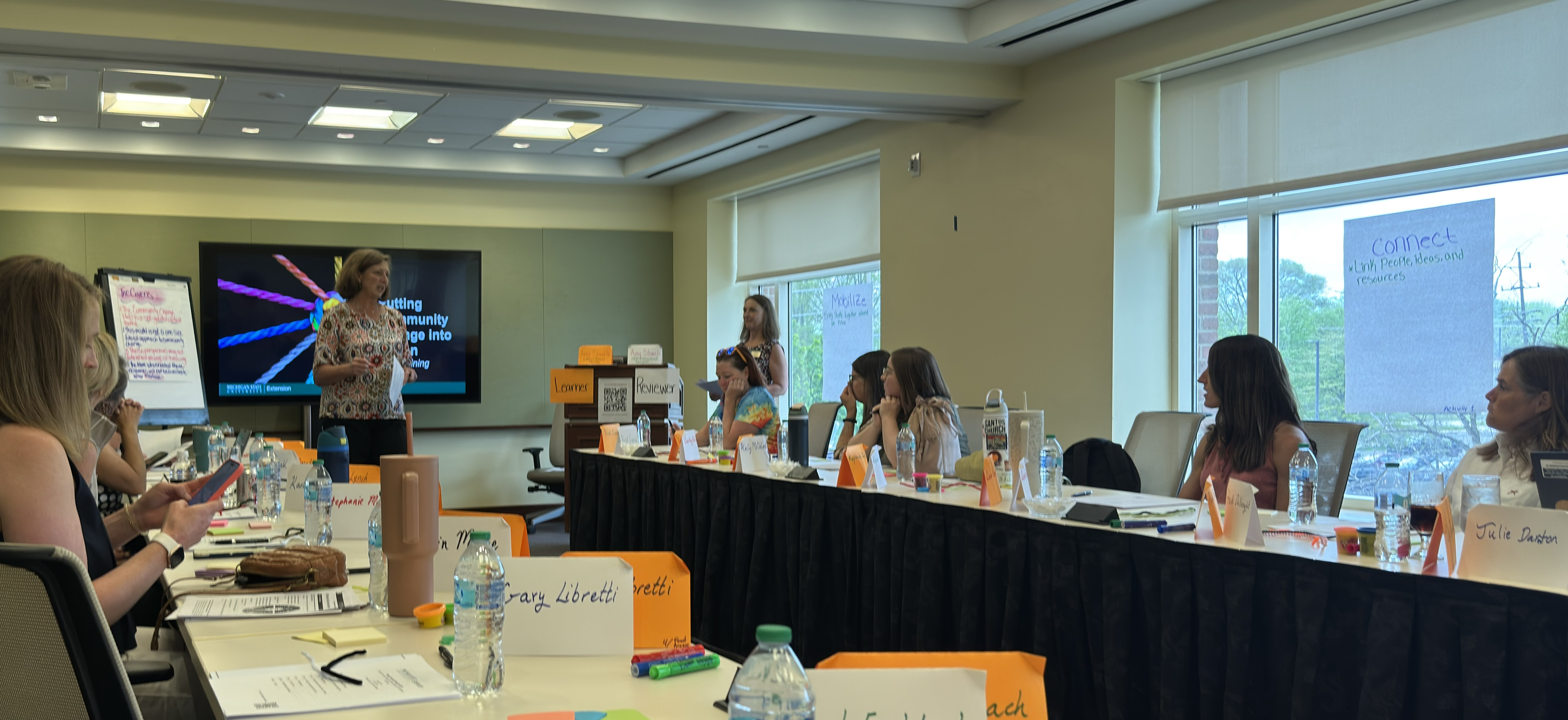 Henne_Change_Hub_Presentation_Photo.jpg