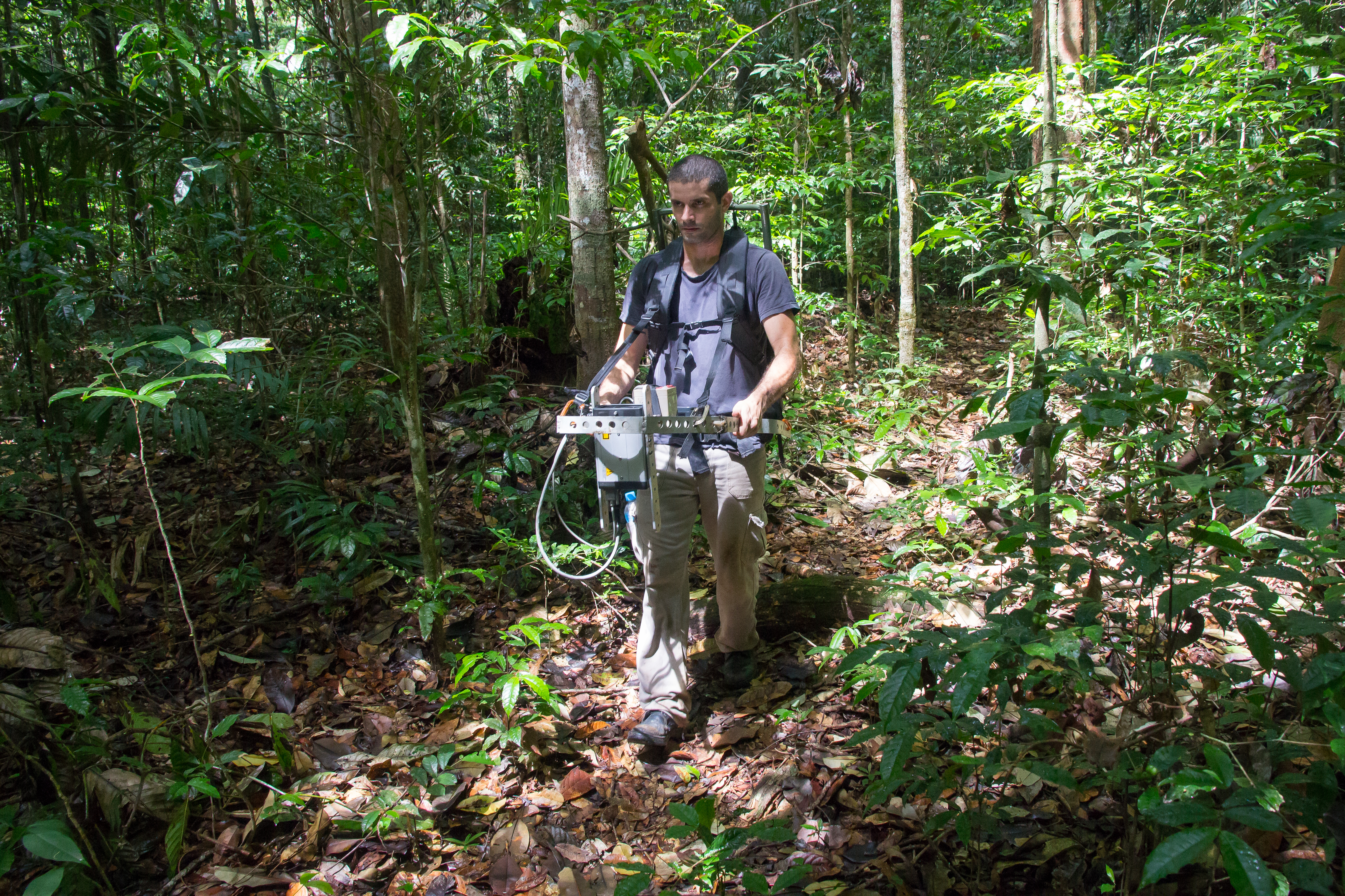 Darlisson Bentes dos Santos uses a portable lidar instrument to collect information on forest vertical structure at the Tapaj&oacute;s National Forest as part of a project led by Smith. Stark and Arag&oacute;n are also making lidar measurements at the savanna sites near Alter do Ch&atilde;o. [Photo taken by Marielle N. Smith]